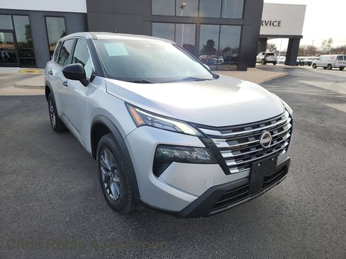 Used 2024 Nissan Rogue S image 1