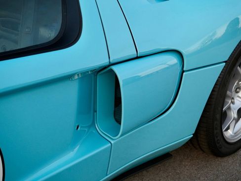 Used 2006 Ford GT RWD image 40