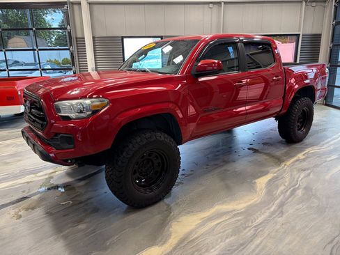 Used 2017 Toyota Tacoma SR w/ Tow Package AWD/4WD image 32