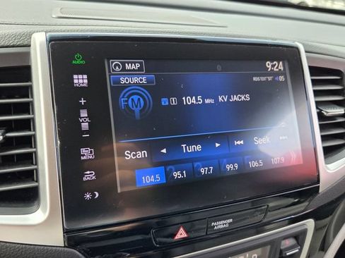 Used 2016 Honda Pilot Touring image 24