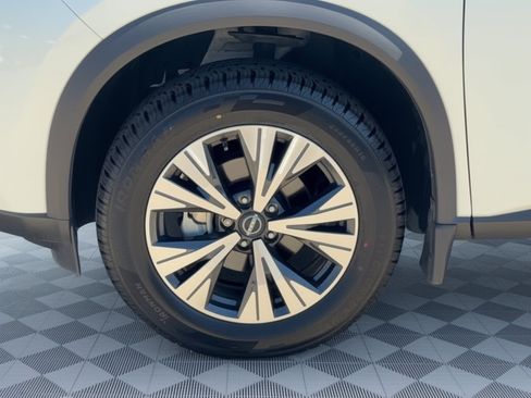 Used 2023 Nissan Rogue SV FWD image 13