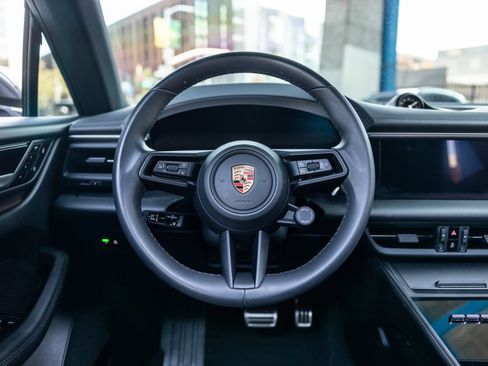 Certified 2025 Porsche Macan 4S Electric AWD/4WD image 6