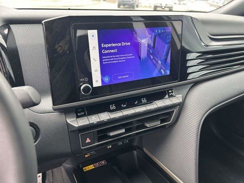 Used 2025 Toyota Camry SE w/ Convenience Package image 26