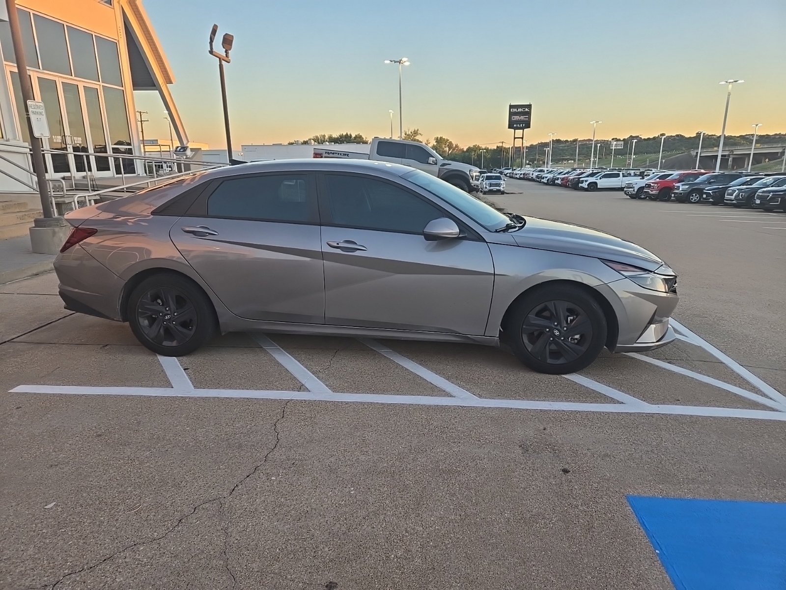 Used 2021 Hyundai Elantra SEL FWD image 4