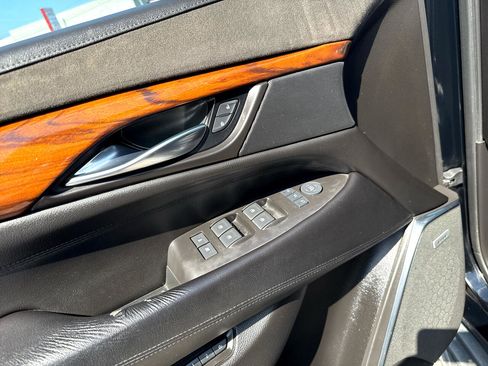 Used 2016 Cadillac Escalade ESV Luxury image 16