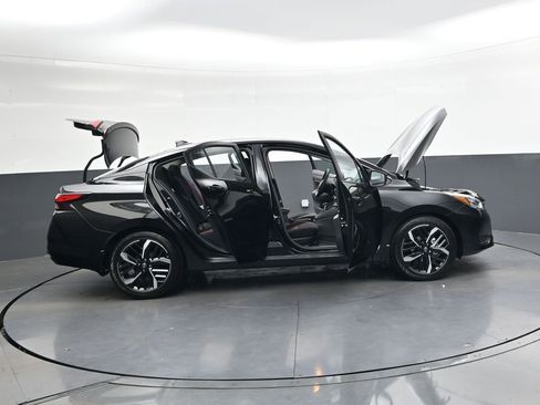 New 2025 Nissan Versa SR w/ Trunk Package image 36