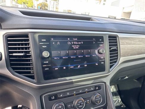 Certified 2021 Volkswagen Atlas Cross Sport SE w/ Panoramic Sunroof Package image 21