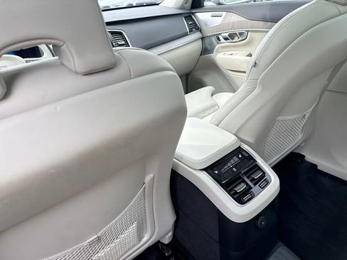 Certified 2025 Volvo XC90 T8 Ultra w/ Protection Package Premier AWD/4WD image 26