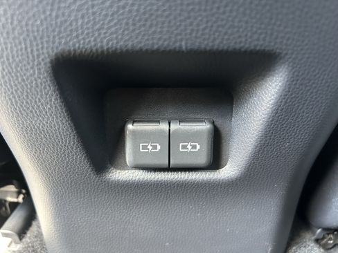 Certified 2025 Toyota RAV4 XLE FWD image 19