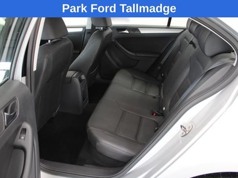 Used 2012 Volkswagen Jetta SEL FWD image 23