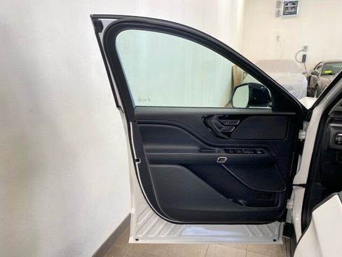 New 2026 Lincoln Aviator AWD w/ Jet Appearance Package image 15