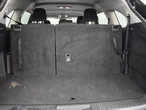 Used 2025 Toyota Highlander LE FWD image 16