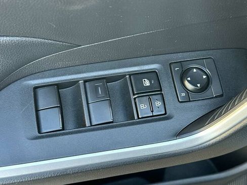 Used 2023 Toyota RAV4 LE AWD/4WD image 13