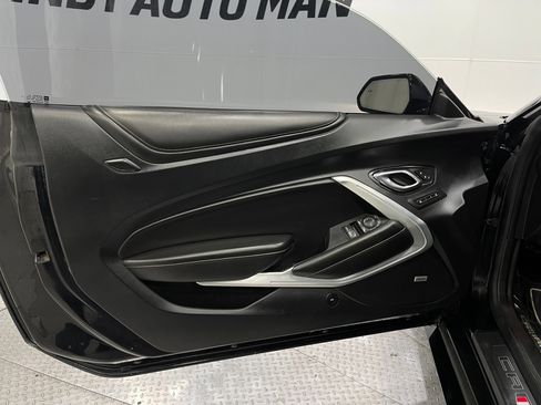 Used 2018 Chevrolet Camaro SS RWD image 13