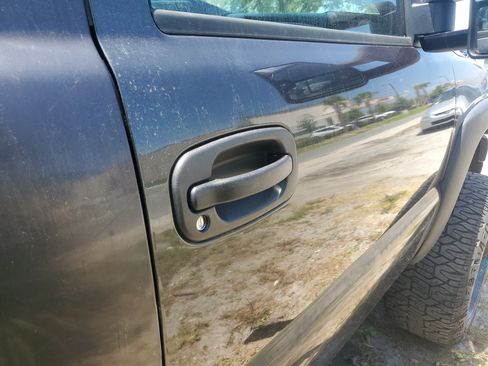 Used 2004 Chevrolet Tahoe LT w/ LT Preferred Equipment Group RWD image 10