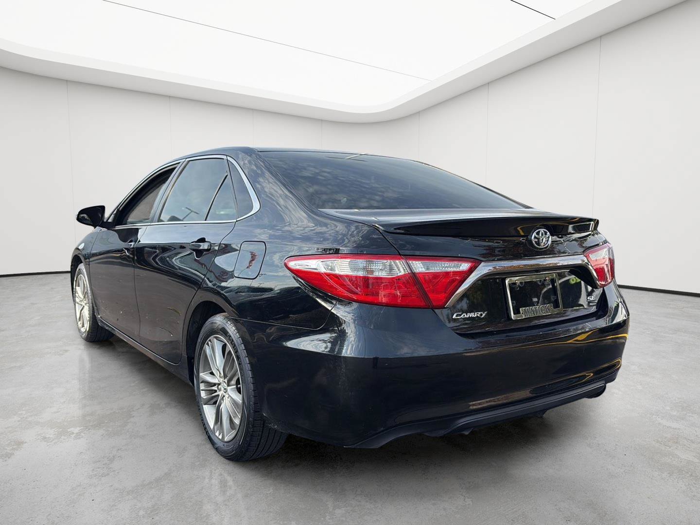 Used 2017 Toyota Camry SE FWD image 30
