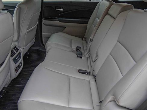 Used 2018 Honda Pilot Touring image 30