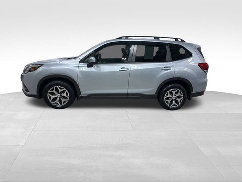 Used 2022 Subaru Forester Premium image 9