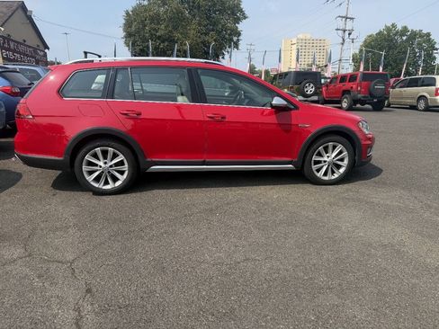Used 2017 Volkswagen Golf Alltrack S AWD/4WD image 1