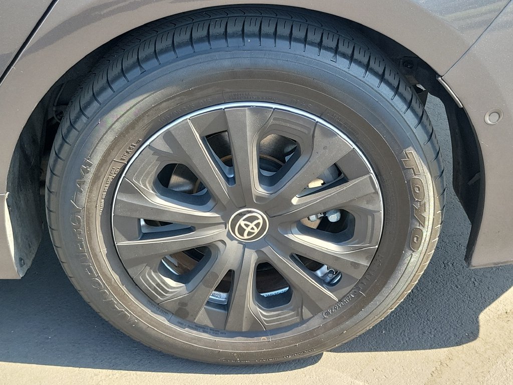 Used 2021 Toyota Prius Prime Limited FWD image 32