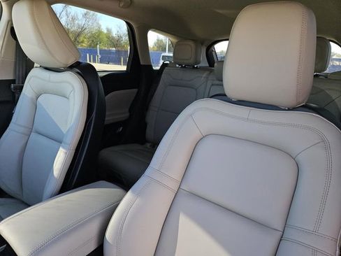 New 2026 Lincoln Corsair Premiere image 18