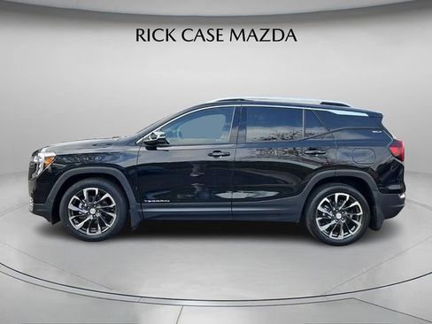 Used 2022 GMC Terrain SLT w/ Infotainment Package II image 3