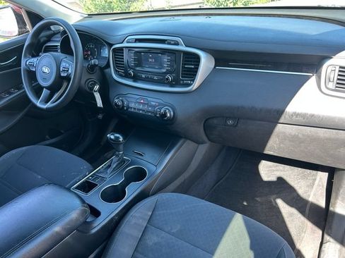 Used 2017 Kia Sorento FWD image 30