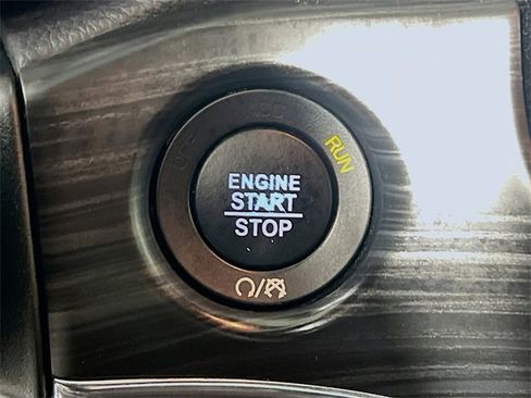 Used 2019 Jeep Grand Cherokee Limited image 18