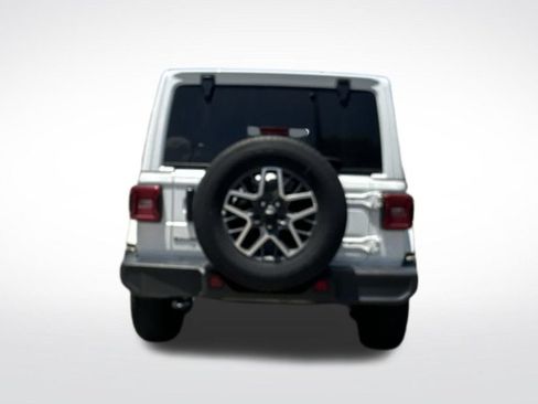 Used 2025 Jeep Wrangler Unlimited Sahara AWD/4WD image 8