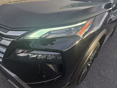 Used 2025 Nissan Rogue SL image 34