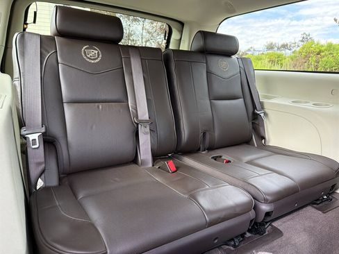Used 2014 Cadillac Escalade ESV Platinum AWD/4WD image 18