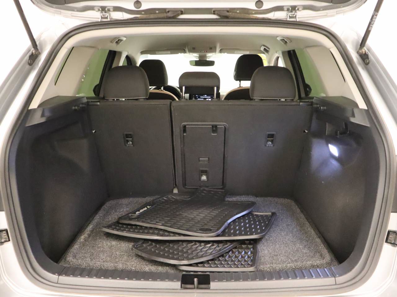 Certified 2025 Volkswagen Taos S AWD/4WD image 19