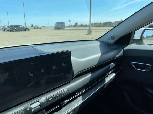 Used 2025 Kia K4 LXS image 35