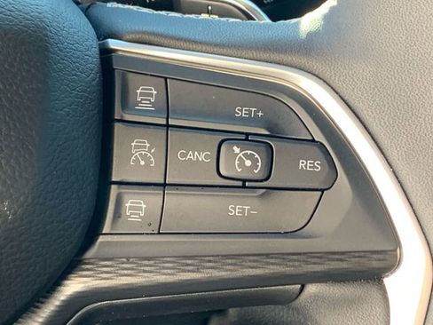 Used 2025 Jeep Grand Cherokee L Altitude image 32