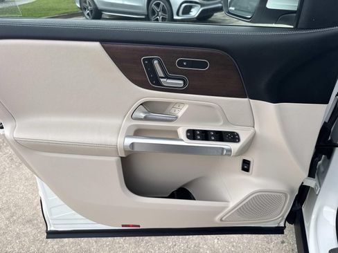 Used 2023 Mercedes-Benz GLB 250 image 19