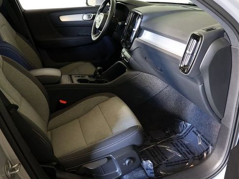 Used 2025 Volvo XC40 B5 Core AWD/4WD image 34