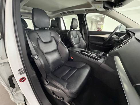 Used 2016 Volvo XC90 T5 Momentum FWD image 12