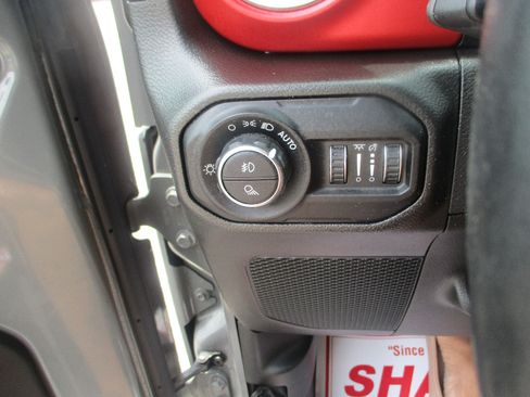 Used 2022 Jeep Gladiator Rubicon w/ Cold Weather Group AWD/4WD image 9