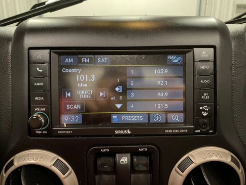 Used 2016 Jeep Wrangler Sahara image 30