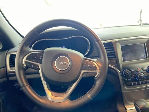 Used 2018 Jeep Grand Cherokee Laredo RWD image 34
