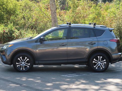 Used 2016 Toyota RAV4 LE FWD image 6
