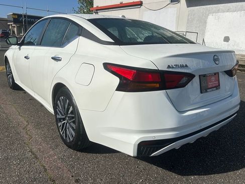 Used 2025 Nissan Altima 2.5 SV FWD image 7
