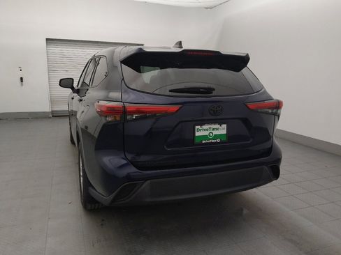 Used 2022 Toyota Highlander L image 6