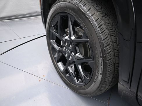 Used 2024 Chevrolet Traverse RS FWD image 42
