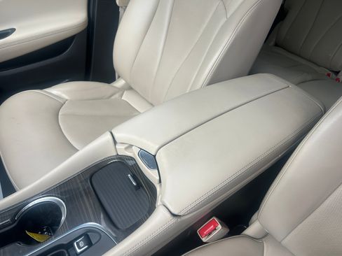 Used 2020 Buick Envision Essence AWD/4WD image 24