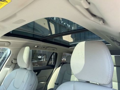 Used 2020 Volvo V60 T5 Cross Country image 27