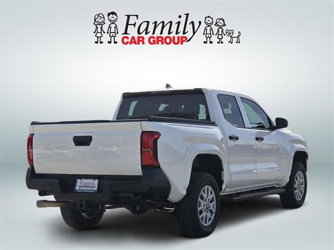 Used 2025 Toyota Tacoma SR image 4