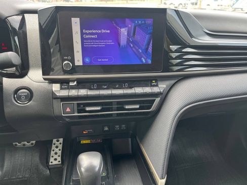 Used 2025 Toyota Camry SE FWD image 17