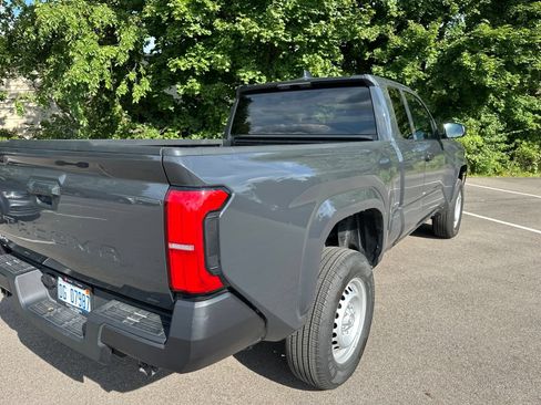 Used 2025 Toyota Tacoma SR AWD/4WD image 5