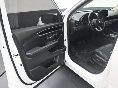 Used 2024 Honda Pilot Touring image 10